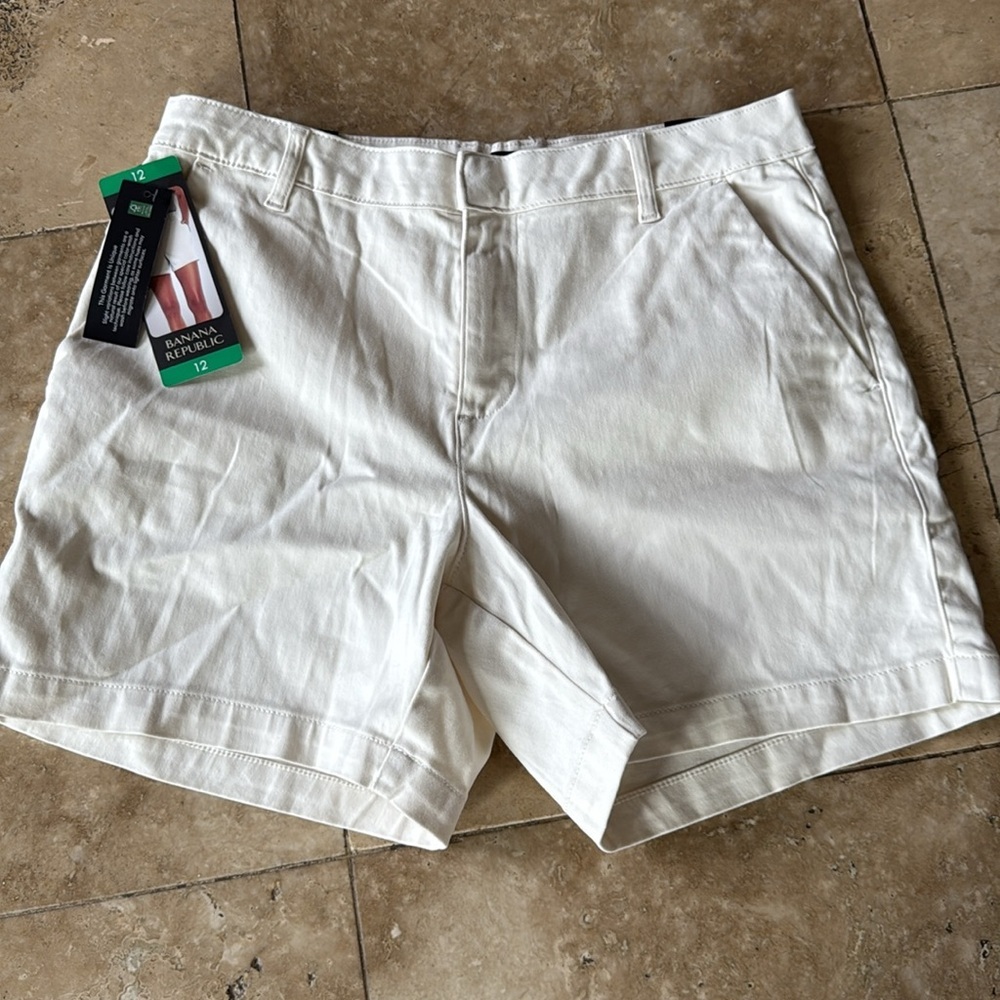Banana republic ladies, CHINO shorts size 12 NWT brand new never worn off-white - Picture 12 of 12